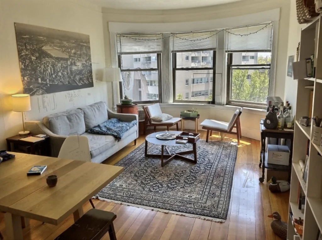 1 bed, 1 bath apartment for rent at 1382 Beacon Unit 13, Coolidge Corner
