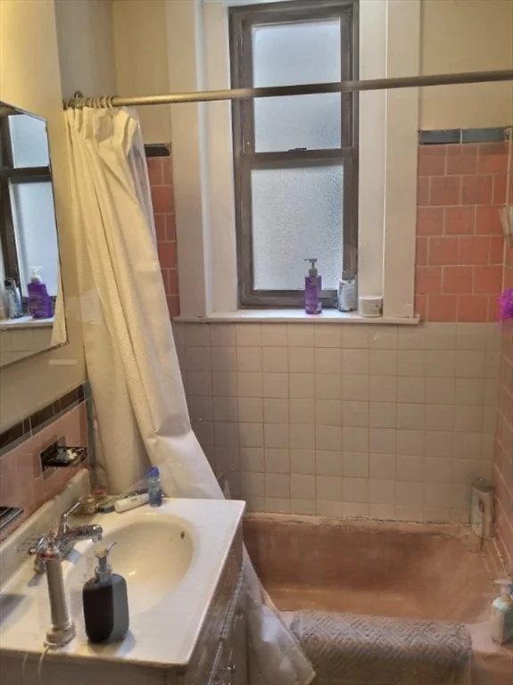 1 bed, 1 bath apartment for rent at 1382 Beacon Unit 13, Coolidge Corner — photo 7 of 7