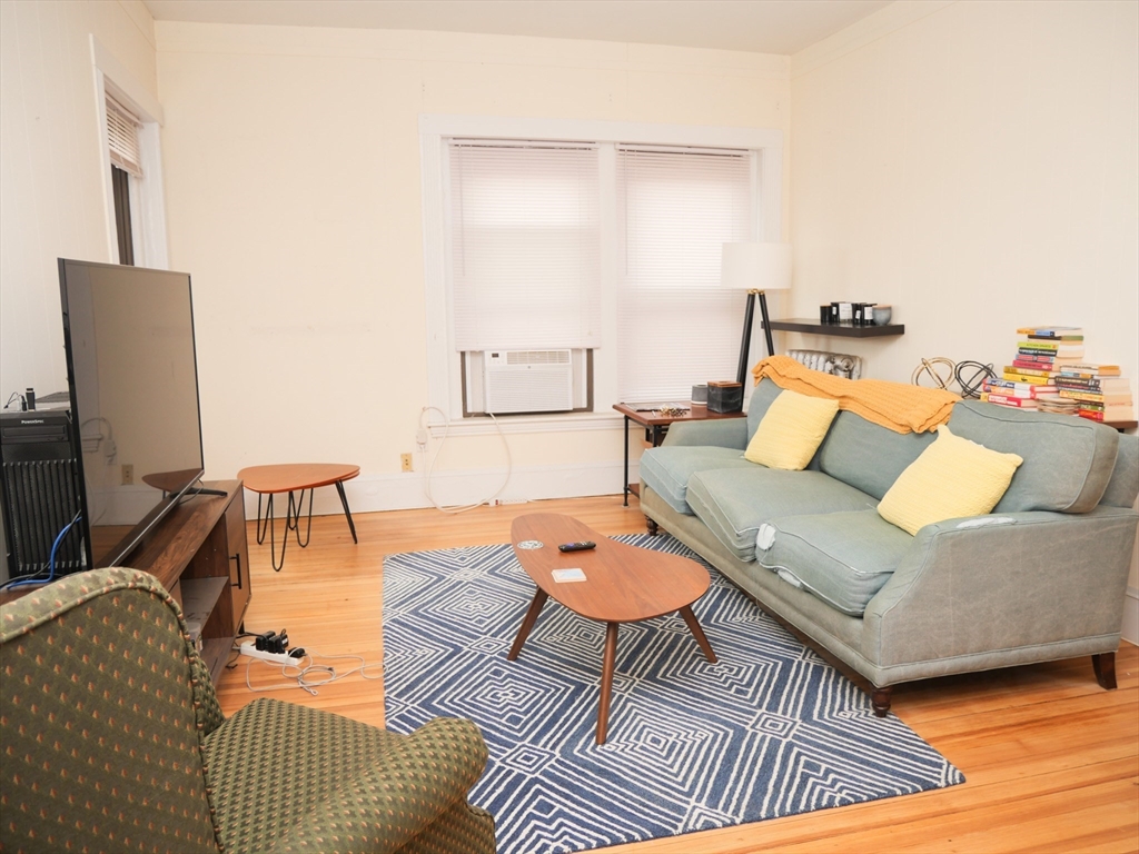 1 bed, 1 bath apartment for rent at 1382 Beacon Unit 14, Coolidge Corner — photo 1 of 8