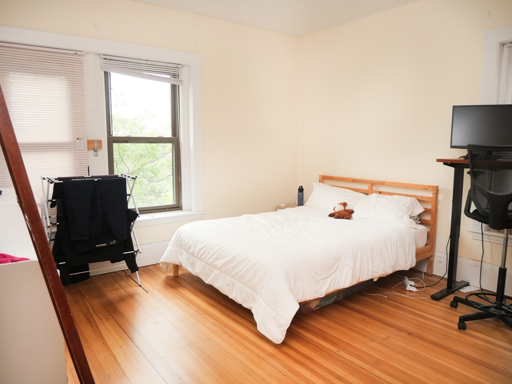 1 bed, 1 bath apartment for rent at 1382 Beacon Unit 14, Coolidge Corner — photo 7 of 8
