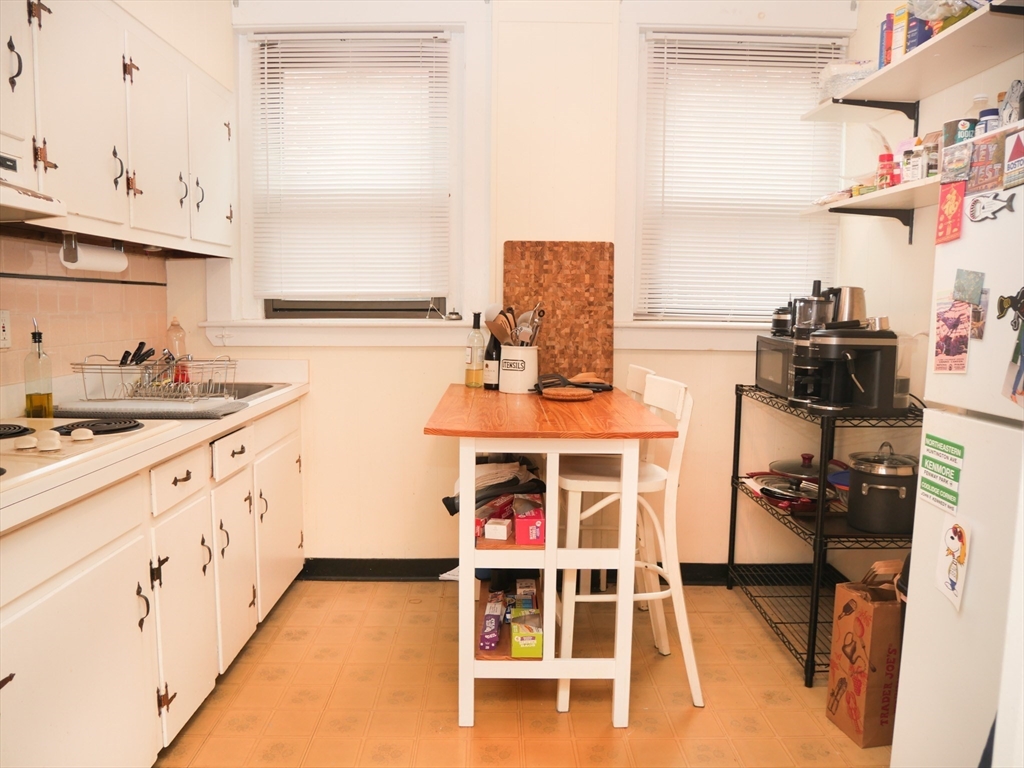 1 bed, 1 bath apartment for rent at 1382 Beacon Unit 14, Coolidge Corner — photo 4 of 8
