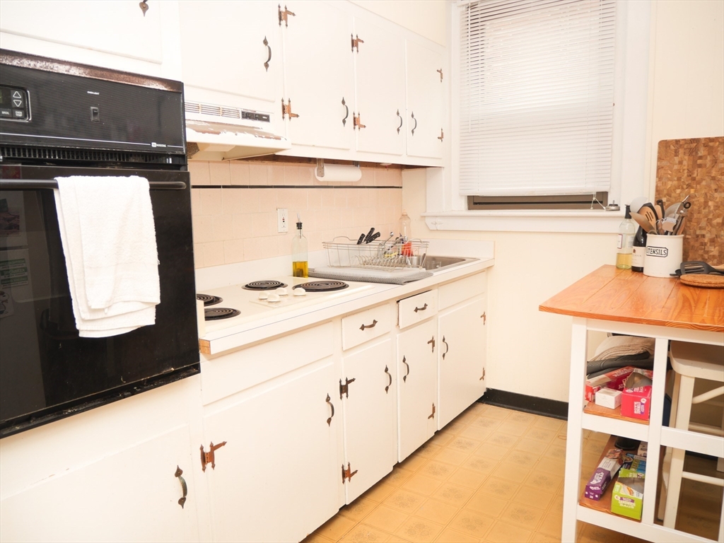 1 bed, 1 bath apartment for rent at 1382 Beacon Unit 14, Coolidge Corner — photo 3 of 8