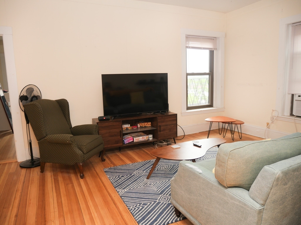 1 bed, 1 bath apartment for rent at 1382 Beacon Unit 14, Coolidge Corner — photo 2 of 8