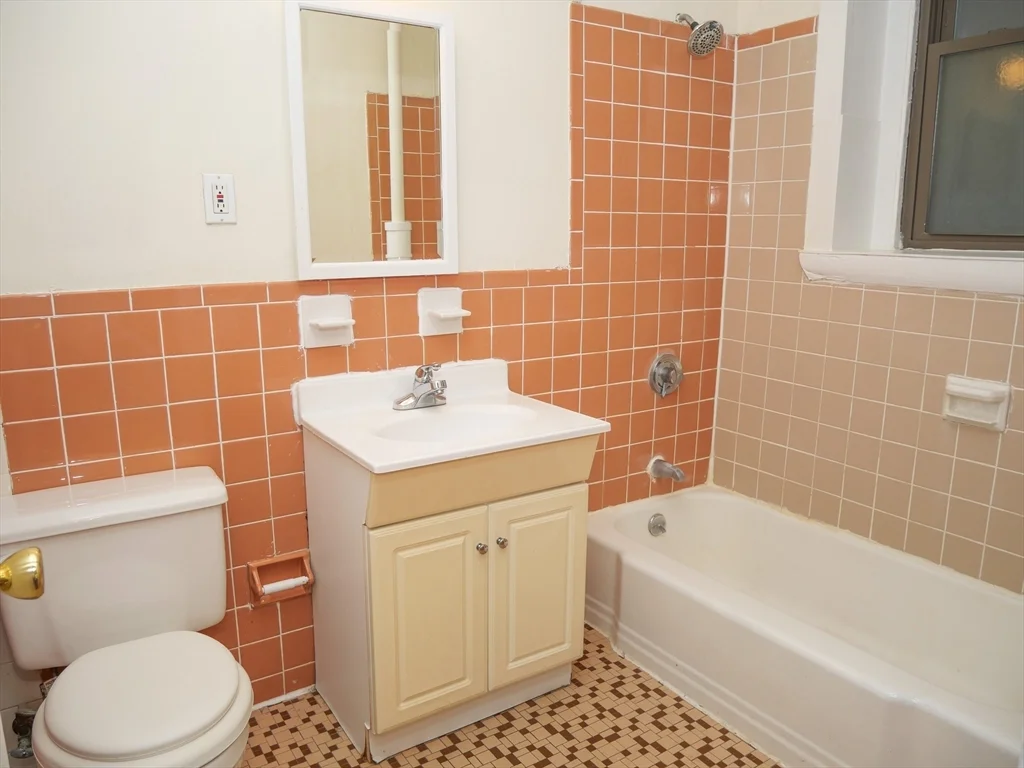 1 bed, 1 bath apartment for rent at 1382 Beacon Unit 4, Coolidge Corner — photo 5 of 5