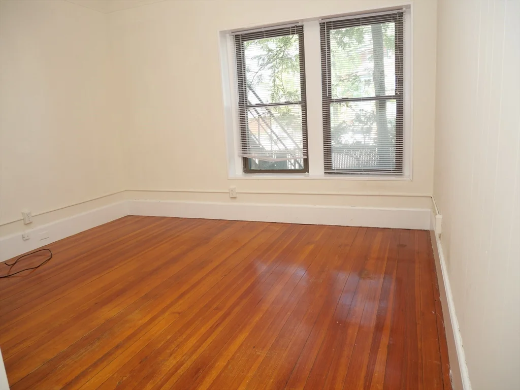 1 bed, 1 bath apartment for rent at 1382 Beacon Unit 4, Coolidge Corner — photo 4 of 5