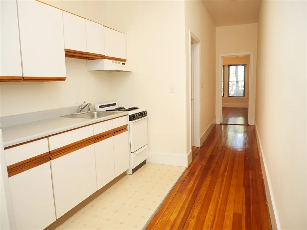 1 bed, 1 bath apartment for rent at 1382 Beacon Unit 4, Coolidge Corner — photo 1 of 5