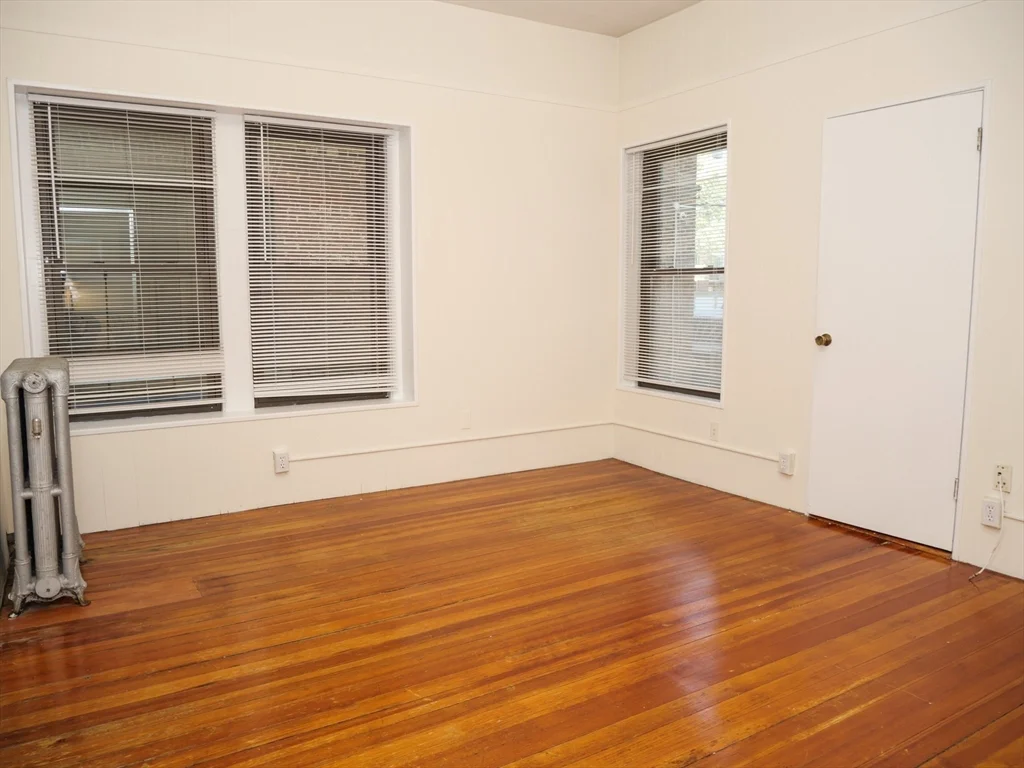 1 bed, 1 bath apartment for rent at 1382 Beacon Unit 4, Coolidge Corner — photo 3 of 5