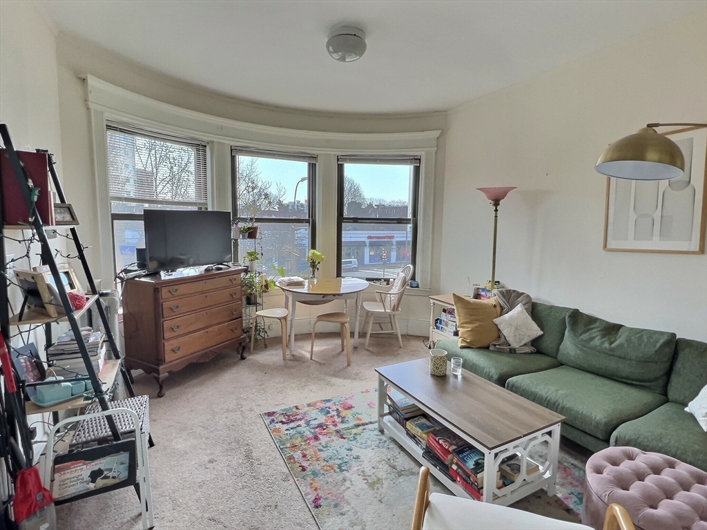 1 bed, 1 bath apartment for rent at 1382 Beacon Unit 7, Coolidge Corner — photo 1 of 10