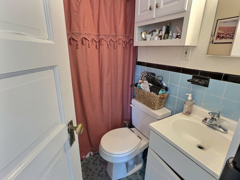 1 bed, 1 bath apartment for rent at 1382 Beacon Unit 7, Coolidge Corner — photo 9 of 10