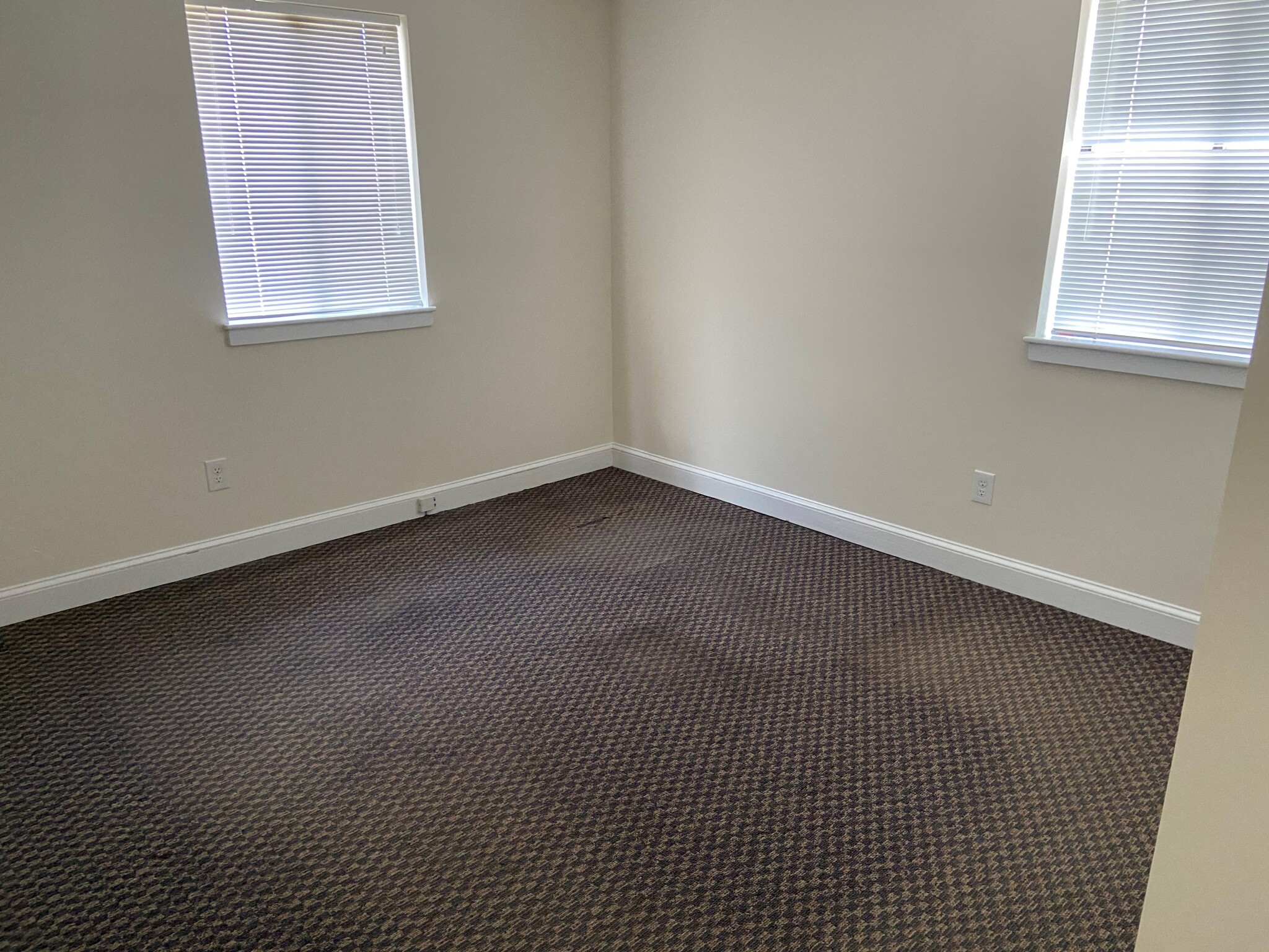 3 bed, 1 bath apartment for rent at 1383 Washington St Unit 3, West Newton — photo 10 of 14