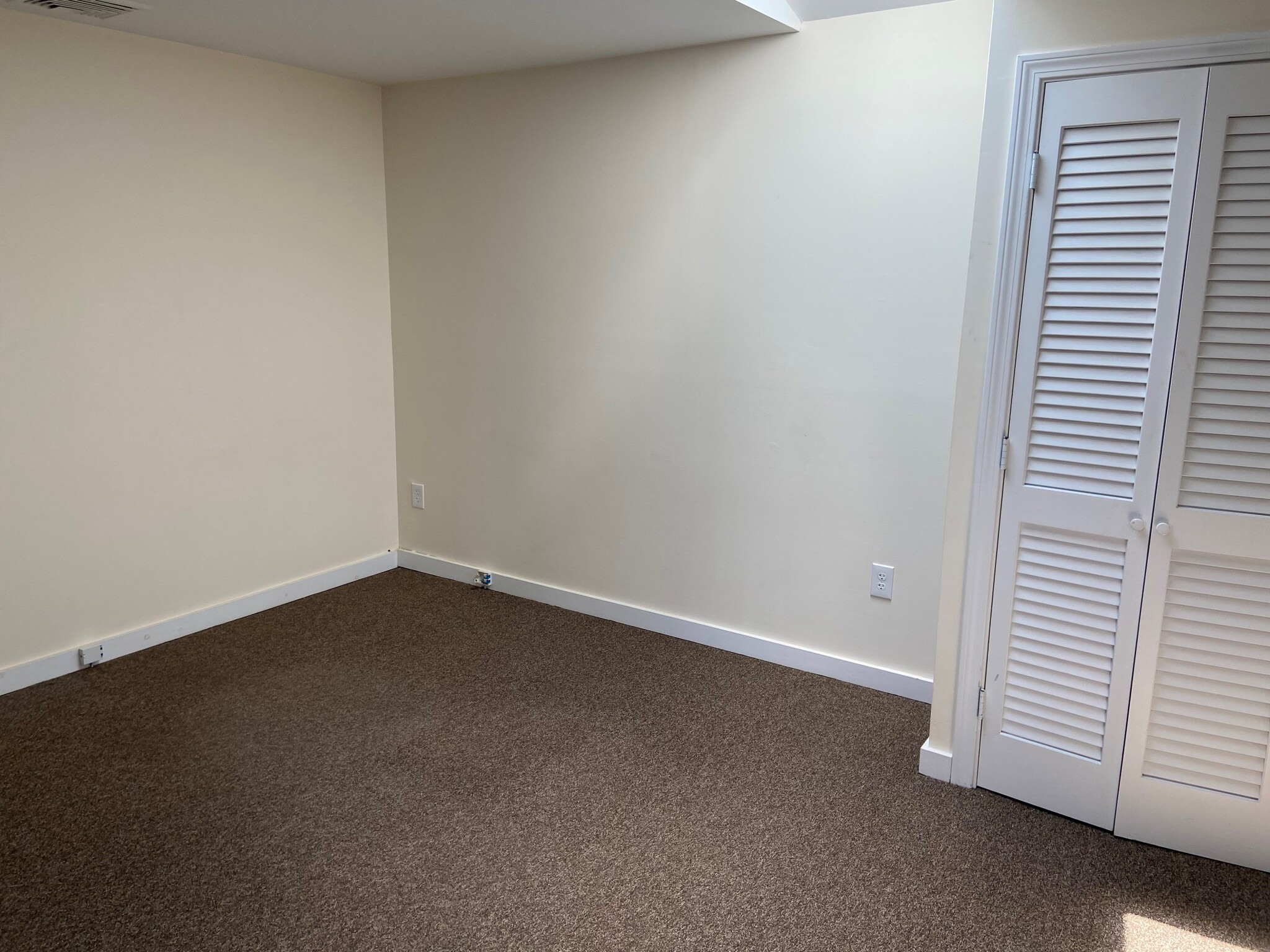 3 bed, 1 bath apartment for rent at 1383 Washington St Unit 3, West Newton — photo 3 of 14