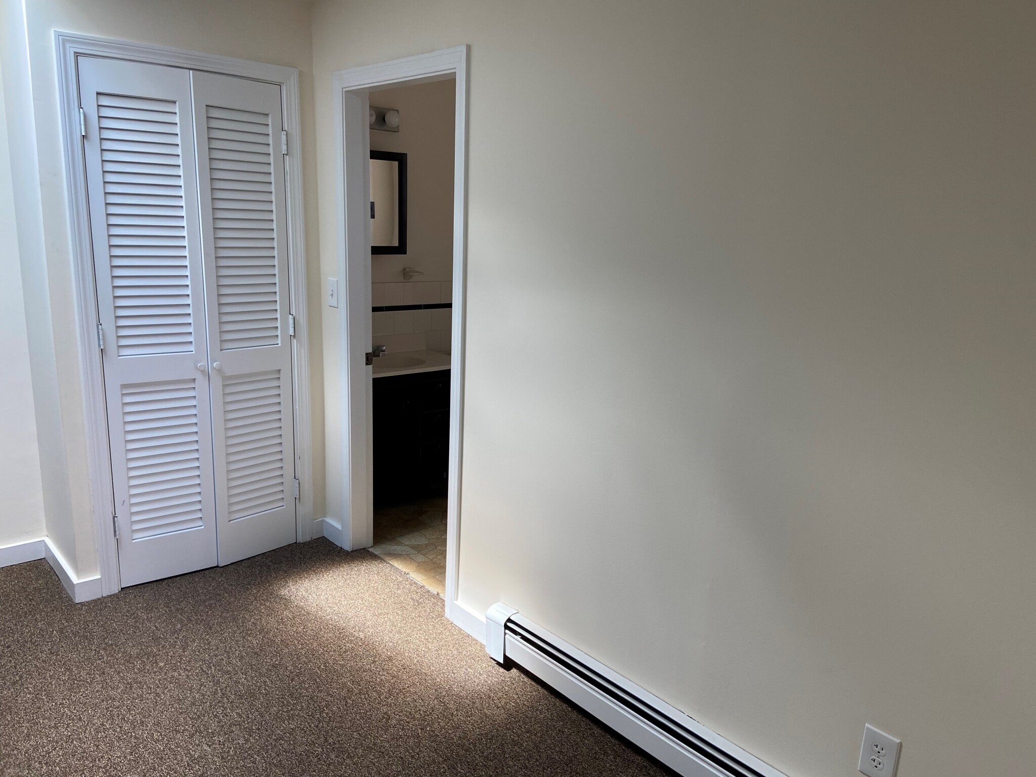 3 bed, 1 bath apartment for rent at 1383 Washington St Unit 3, West Newton — photo 4 of 14