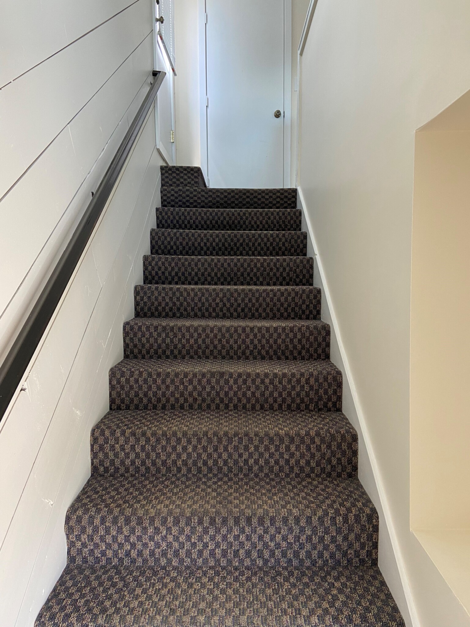 3 bed, 1 bath apartment for rent at 1383 Washington St Unit 3, West Newton — photo 1 of 14