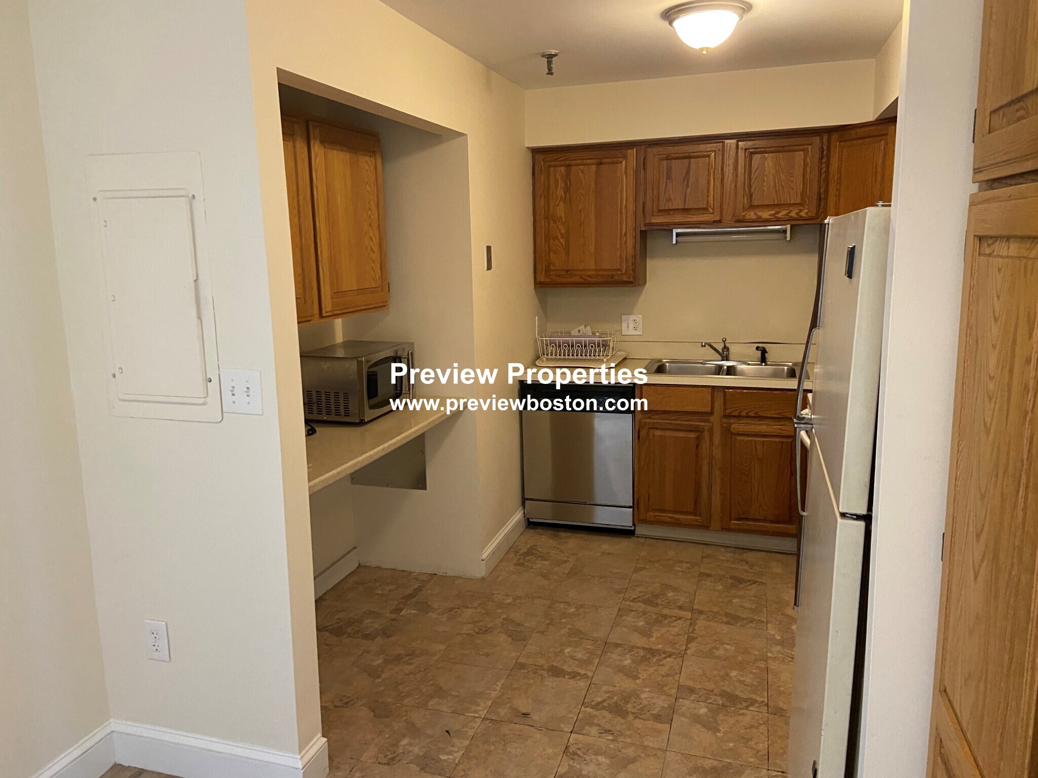 3 bed, 1 bath apartment for rent at 1383 Washington St Unit 3P, West Newton — photo 6 of 13