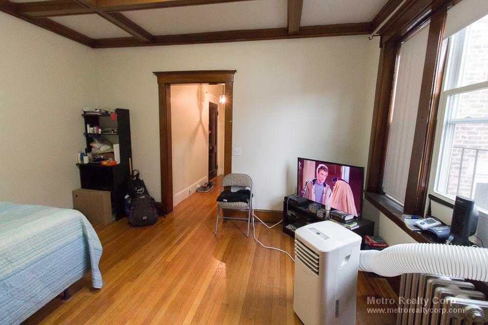 Studio bed, 1 bath apartment for rent at 1384 Commonwealth Ave Unit 1, Allston — photo 2 of 7