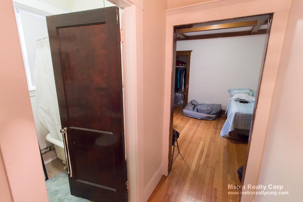 Studio bed, 1 bath apartment for rent at 1384 Commonwealth Ave Unit 1, Allston — photo 4 of 7