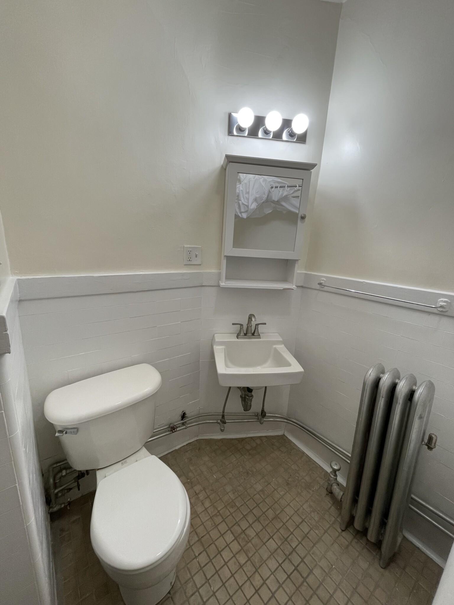 Studio bed, 1 bath apartment for rent at 1384 Commonwealth Ave Unit 20, Allston — photo 5 of 11