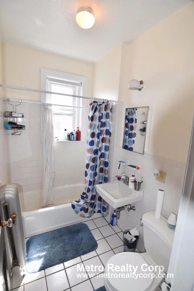 2 bed, 1 bath apartment for rent at 1384 Commonwealth Ave Unit 27, Allston — photo 6 of 8
