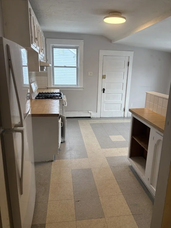 3 bed, 1 bath apartment for rent at 1384 Gorham St Unit 3, Lowell — photo 7 of 17