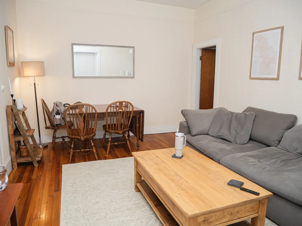 1 bed, 1 bath apartment for rent at 1386 Beacon Unit 2, Coolidge Corner — photo 3 of 7