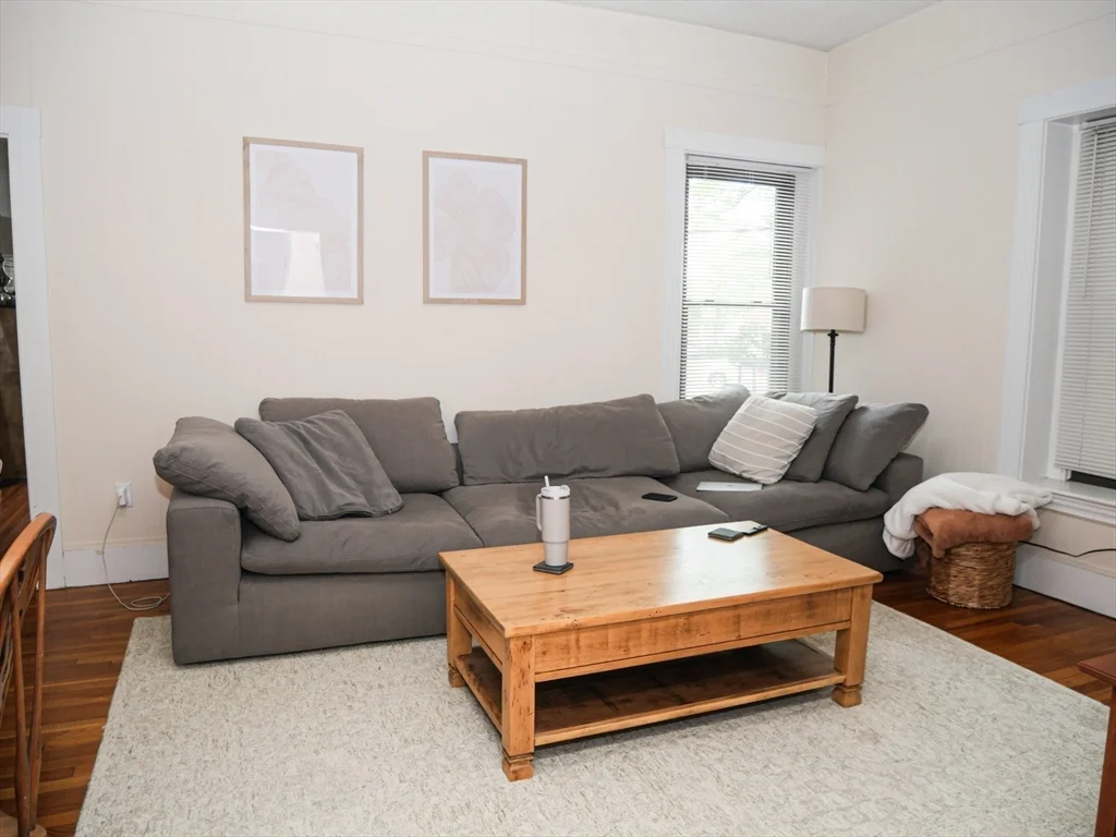 1 bed, 1 bath apartment for rent at 1386 Beacon Unit 2, Coolidge Corner — photo 4 of 7