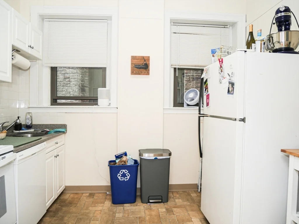 1 bed, 1 bath apartment for rent at 1386 Beacon Unit 2, Coolidge Corner — photo 2 of 7
