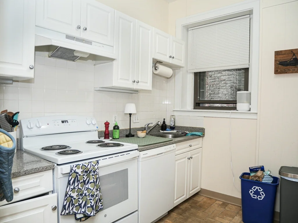 1 bed, 1 bath apartment for rent at 1386 Beacon Unit 2, Coolidge Corner — photo 1 of 7