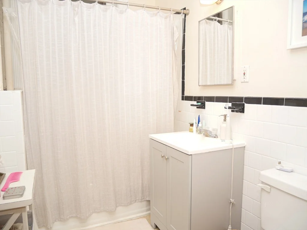 1 bed, 1 bath apartment for rent at 1386 Beacon Unit 2, Coolidge Corner — photo 7 of 7