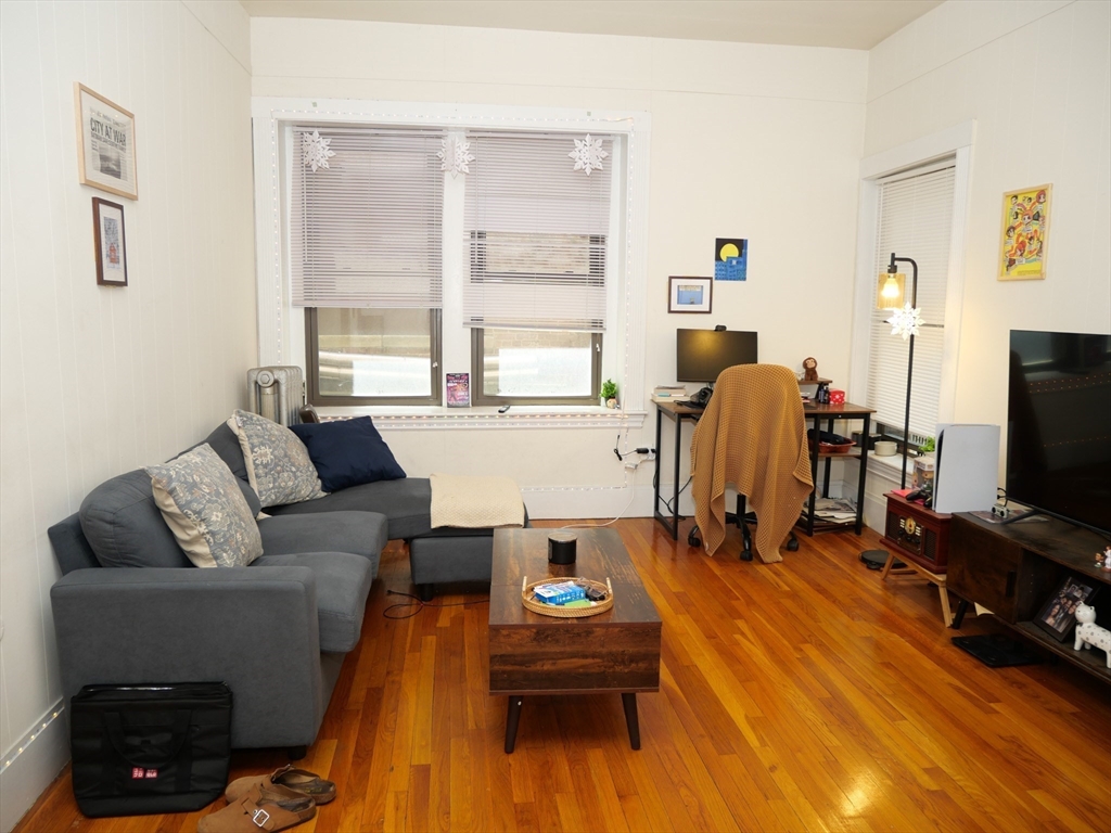 1 bed, 1 bath apartment for rent at 1386 Beacon Unit 4, Coolidge Corner — photo 1 of 7