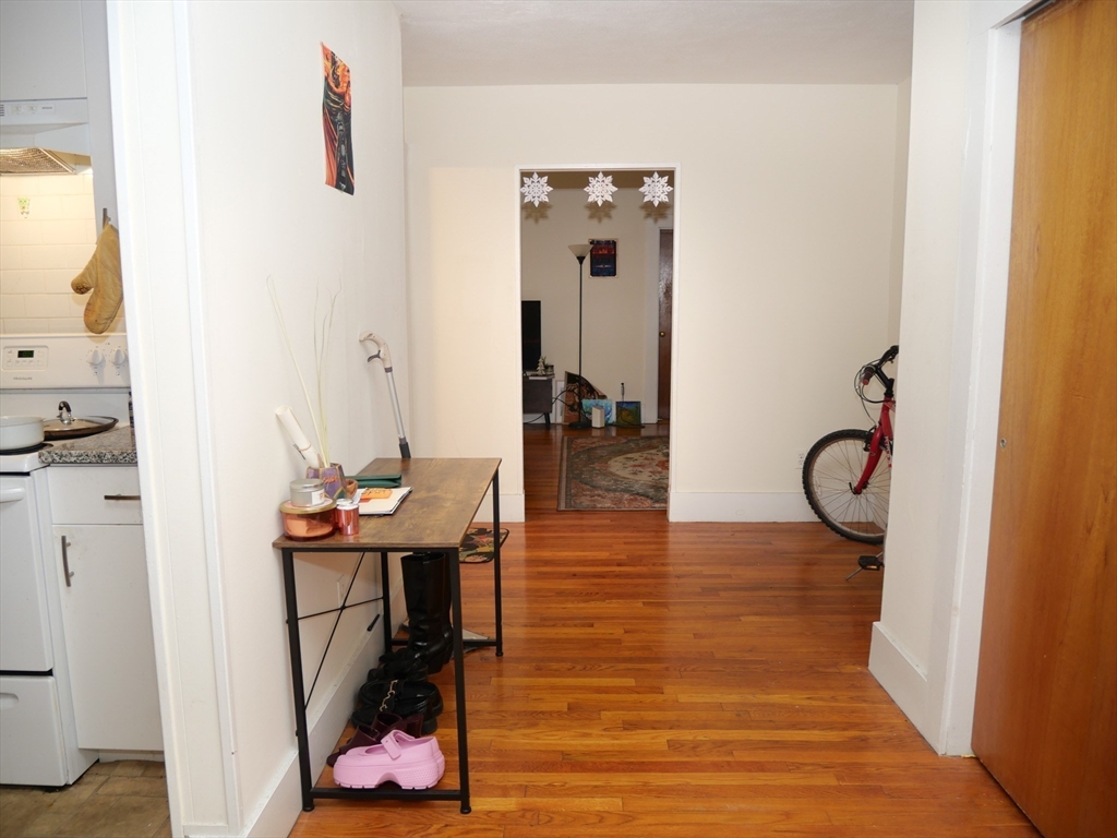 1 bed, 1 bath apartment for rent at 1386 Beacon Unit 4, Coolidge Corner — photo 5 of 7