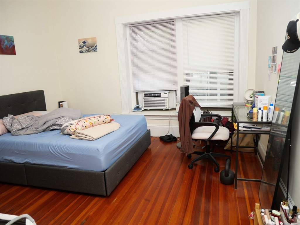 1 bed, 1 bath apartment for rent at 1386 Beacon Unit 4, Coolidge Corner — photo 6 of 7