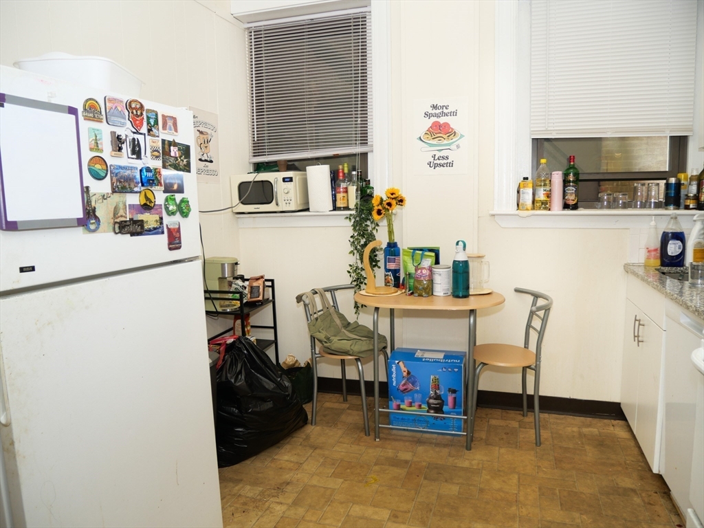 1 bed, 1 bath apartment for rent at 1386 Beacon Unit 4, Coolidge Corner — photo 4 of 7