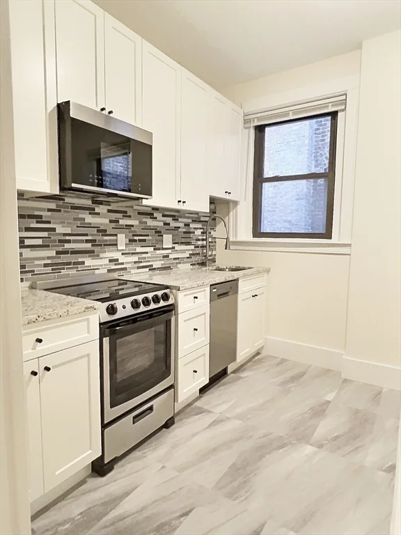 1 bed, 1 bath apartment for rent at 1386 Beacon Unit 6, Coolidge Corner — photo 1 of 9