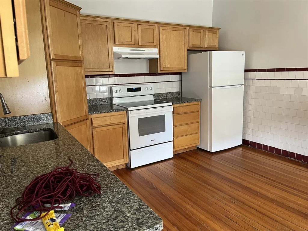 3 bed, 2 bath apartment for rent at 139-141 Bucknam St Everett, Ma Unit R, Everett — photo 3 of 12