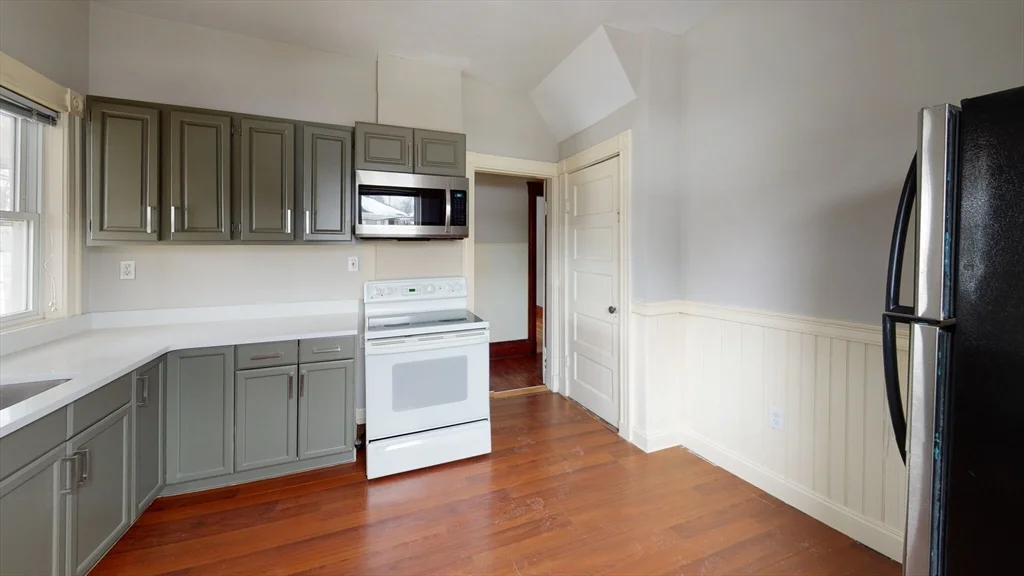 4 bed, 2 bath apartment for rent at 139-141 Edenfield Ave Unit 139, Watertown — photo 1 of 9