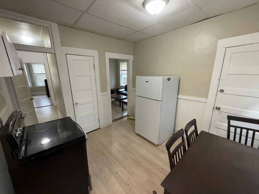 2 bed, 1 bath apartment for rent at 139-141 Franklin St Unit 2, Lynn — photo 3 of 5