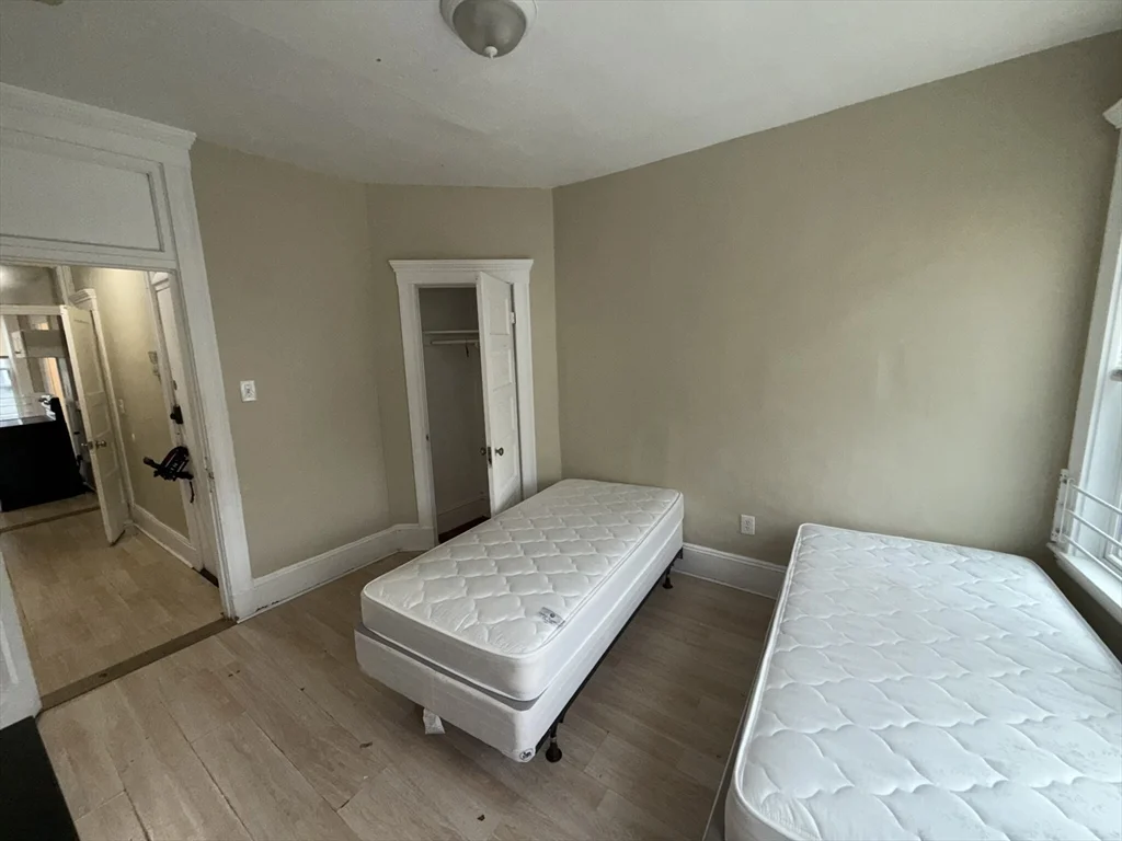 2 bed, 1 bath apartment for rent at 139-141 Franklin St Unit 2, Lynn — photo 5 of 5