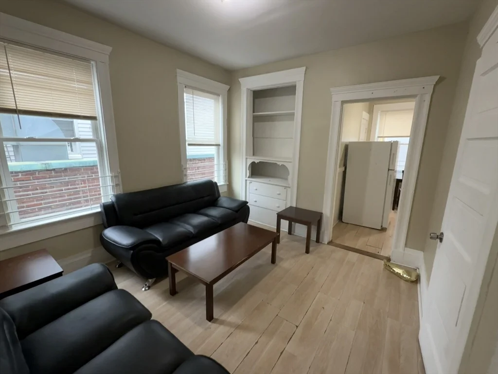 2 bed, 1 bath apartment for rent at 139-141 Franklin St Unit 2, Lynn — photo 2 of 5