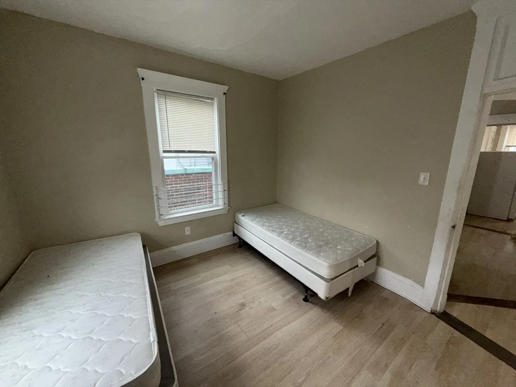 2 bed, 1 bath apartment for rent at 139-141 Franklin St Unit 2, Lynn — photo 4 of 5
