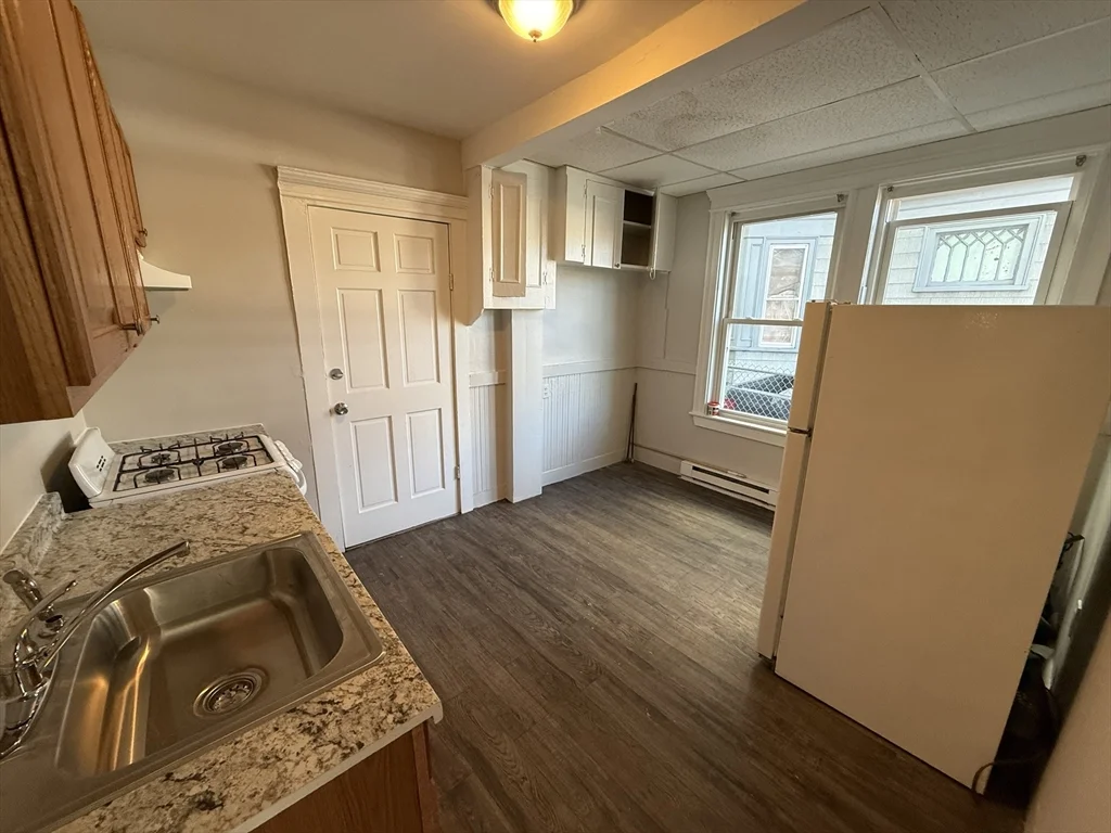 3 bed, 1 bath apartment for rent at 139-141 Franklin Unit 1, Lynn — photo 2 of 16
