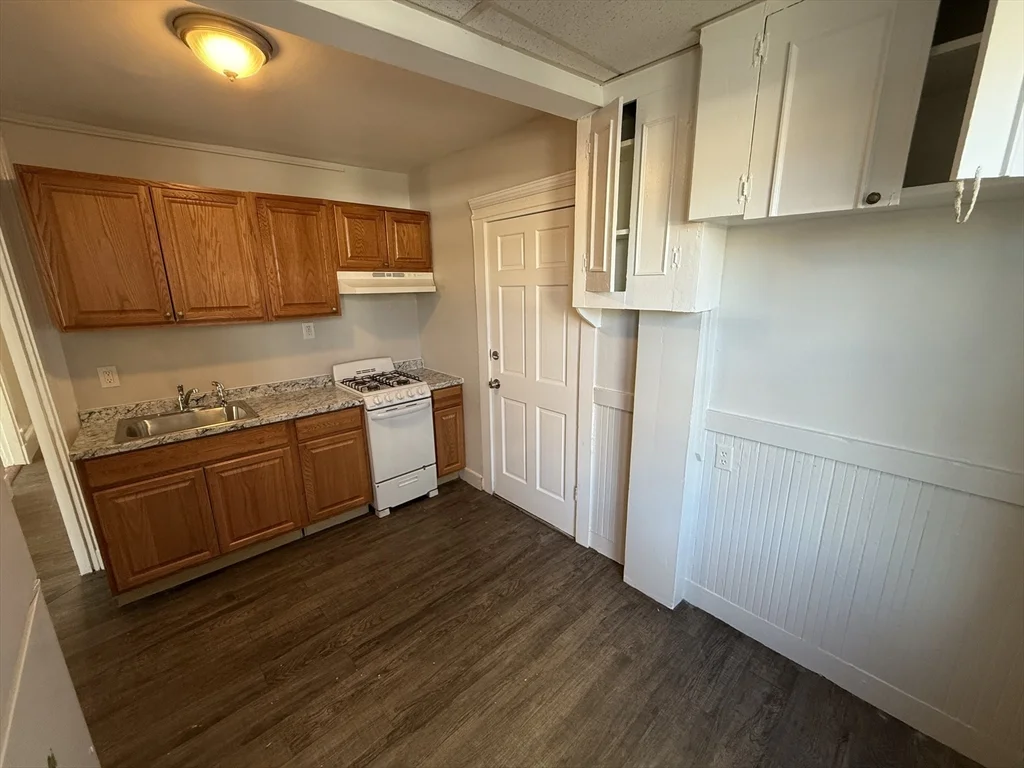 3 bed, 1 bath apartment for rent at 139-141 Franklin Unit 1, Lynn — photo 1 of 16