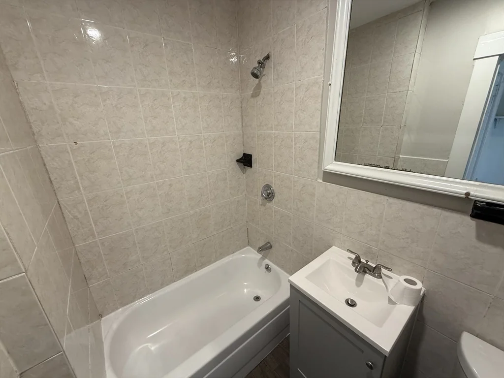 3 bed, 1 bath apartment for rent at 139-141 Franklin Unit 1, Lynn — photo 15 of 16