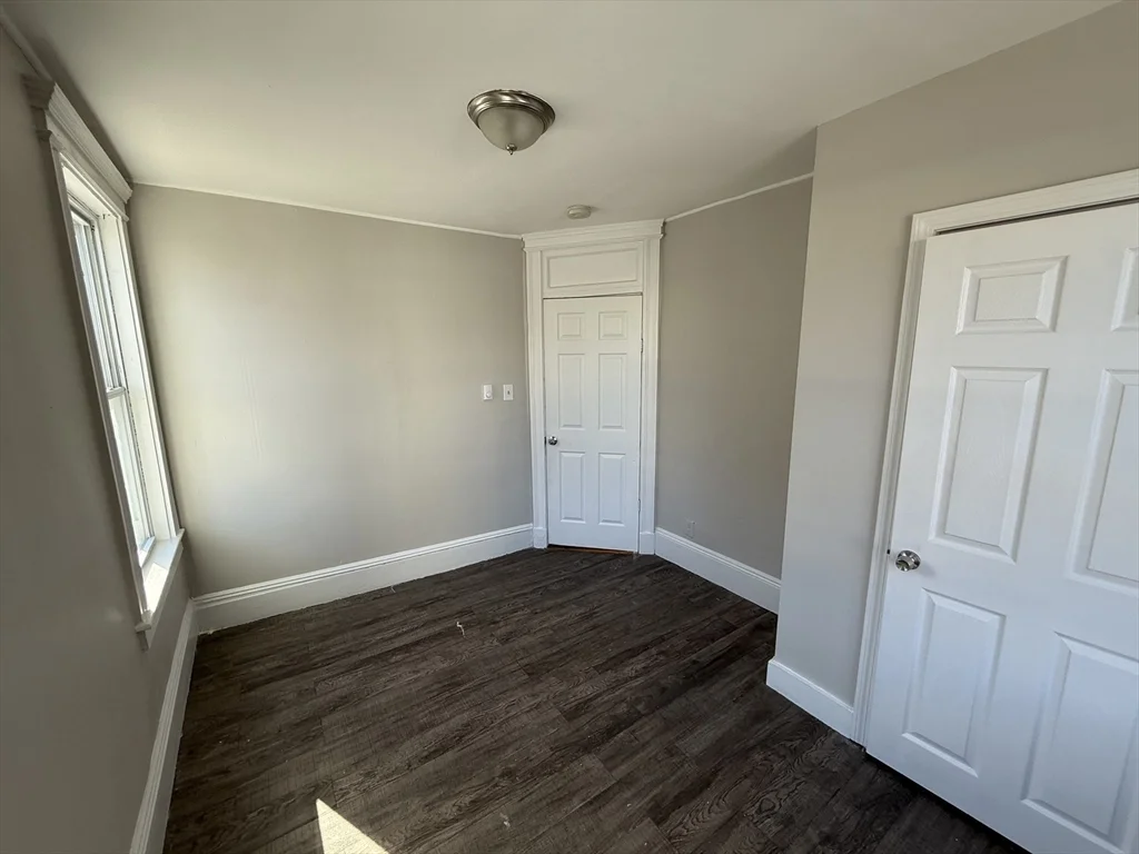 3 bed, 1 bath apartment for rent at 139-141 Franklin Unit 1, Lynn — photo 3 of 16
