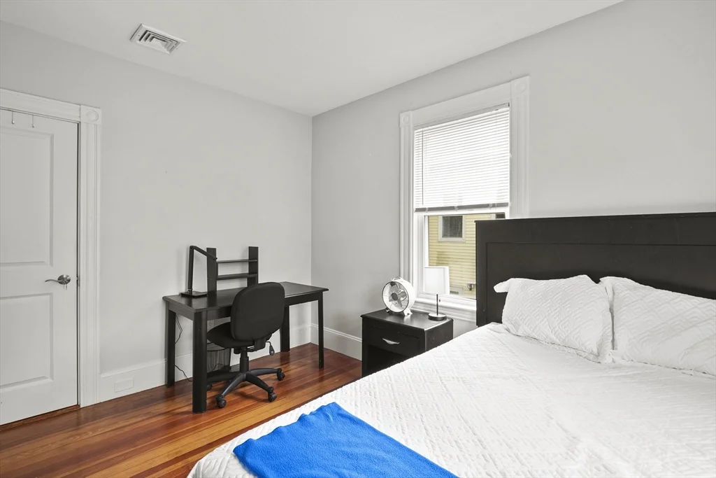 5 bed, 2 bath apartment for rent at 139 Adams St Unit 2, Waltham — photo 6 of 17