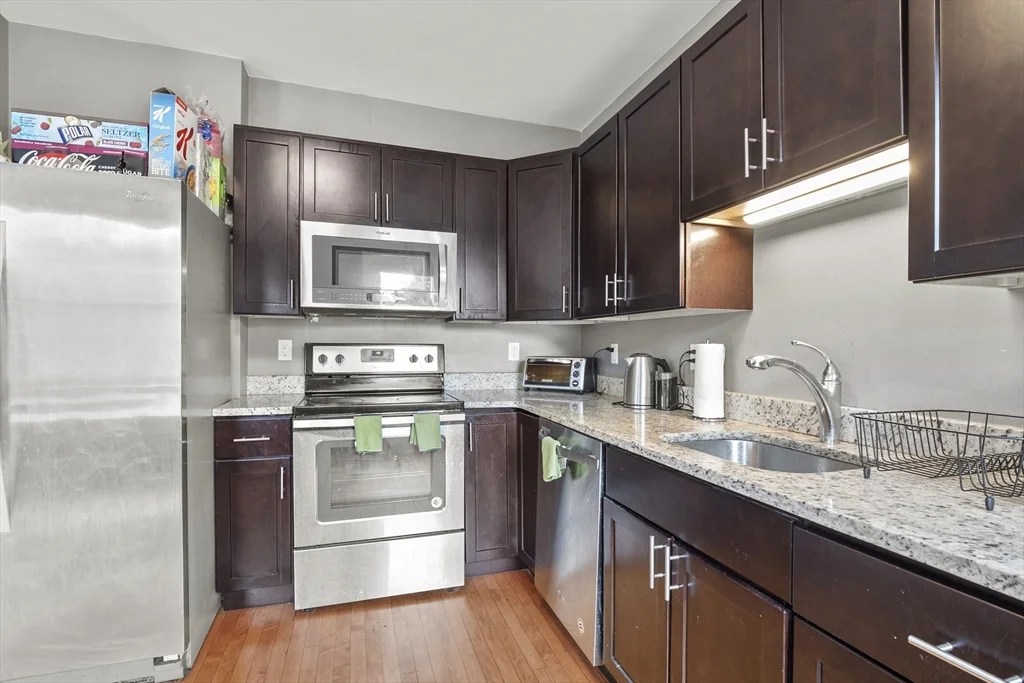 5 bed, 2 bath apartment for rent at 139 Adams St Unit 2, Waltham — photo 4 of 17