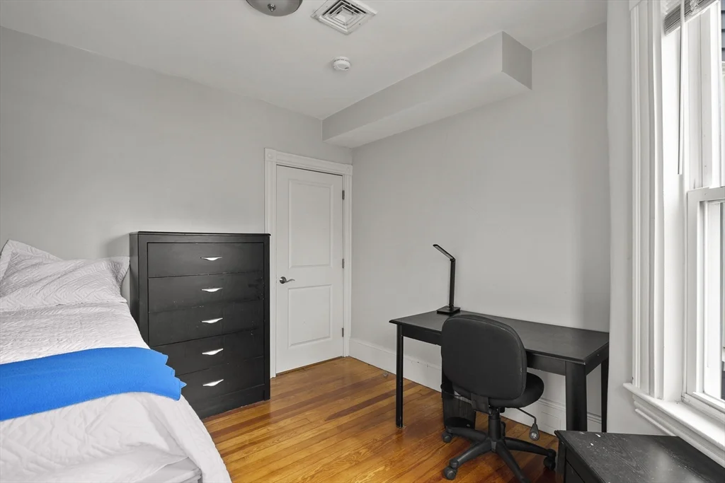 5 bed, 2 bath apartment for rent at 139 Adams St Unit 3, Waltham — photo 14 of 17