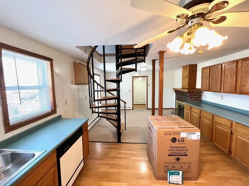 2 bed apartment for rent at 139 Bayview Ave Unit 2, Winthrop — photo 10 of 16