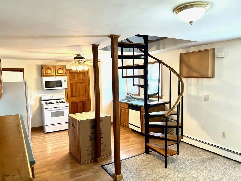 2 bed apartment for rent at 139 Bayview Ave Unit 2, Winthrop — photo 7 of 16