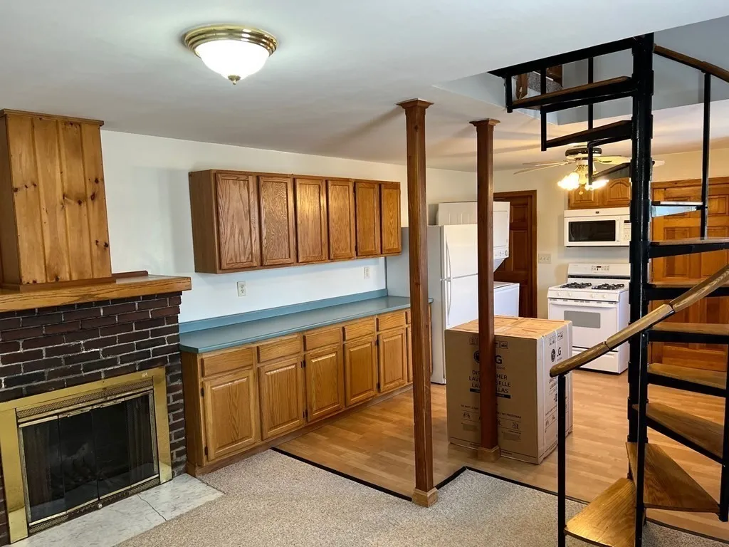 2 bed apartment for rent at 139 Bayview Ave Unit 2, Winthrop — photo 6 of 16