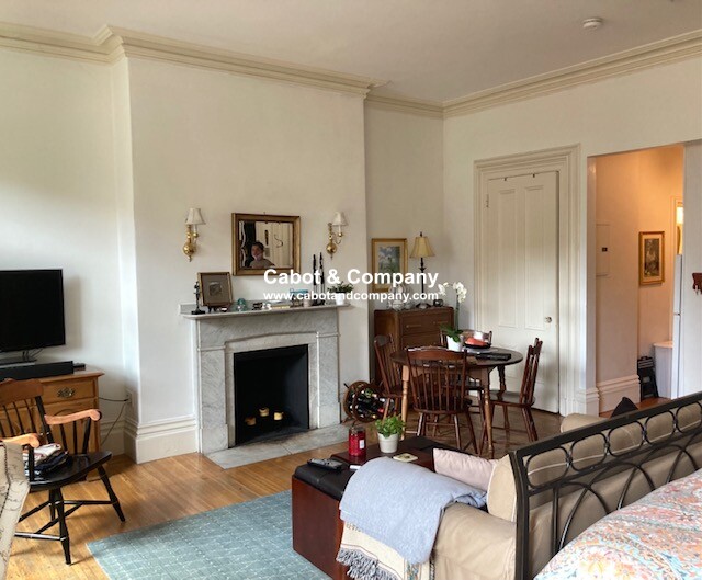 Studio bed, 1 bath apartment for rent at 139 Beacon St Unit 10, Back Bay — photo 3 of 6